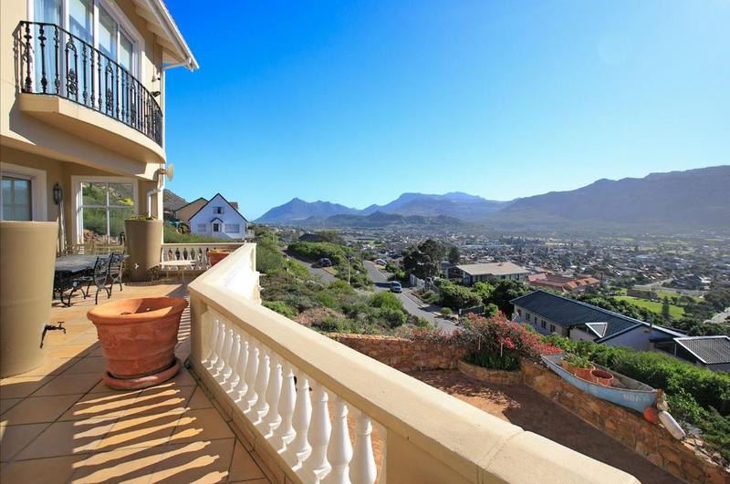 4 Bedroom Property for Sale in Fish Hoek Western Cape